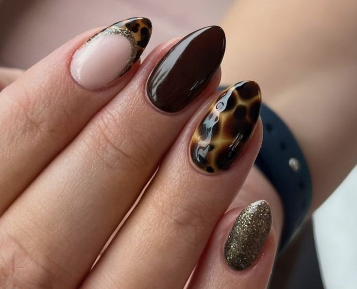 Dark Brown Nails, Fall Nails Almond, Short Winter Nails, Autumn Fall Nails, Fall Nails Ideas Autumn, Nails Ideas Autumn, Fall Nails Trendy, Early Fall Nails, Nails September