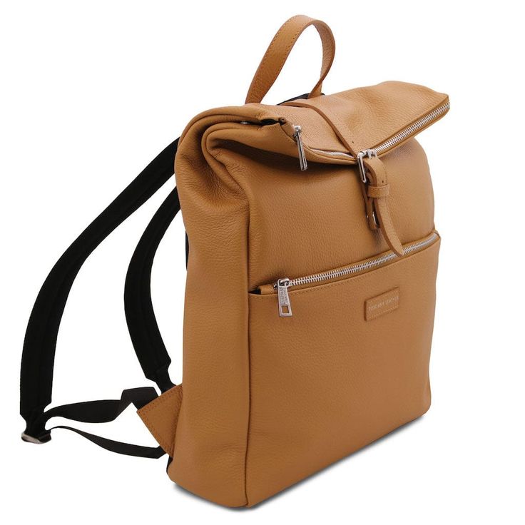 Denver Backpack: Italian Craft, Global Flair - Pack Eco, Pack Luxe! Step out in style with the Denver Soft Leather Backpack, a sustainable slice of Italy that brings pizzazz to your back! This bag isn't just a storage solution; it's a walking statement of eco-chic elegance. Available in "I mean business" black, "look at me" brown, and "uniquely me" light blue, it's the ultimate accessory for every trendsetter's wardrobe. Whether you're searching for the perfect black leather backpack, a mens lea Tote Bag Business, Soft Leather Backpack, San Rocco, Black Look, Black Leather Backpack, Best Handbags, Best Wallet, Eco Chic, Sustainable Style