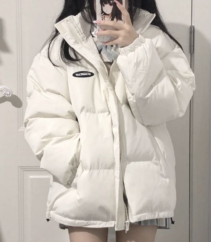 Korean Winter Jacket, Big Winter Jacket, Winter Jackets Korean Style, Puff Jackets Women Outfit, Puffy Jacket Aesthetic, Puffy White Jacket, Acubi Winter Jacket, Kawaii Winter Jacket, Puff Jacket Outfit