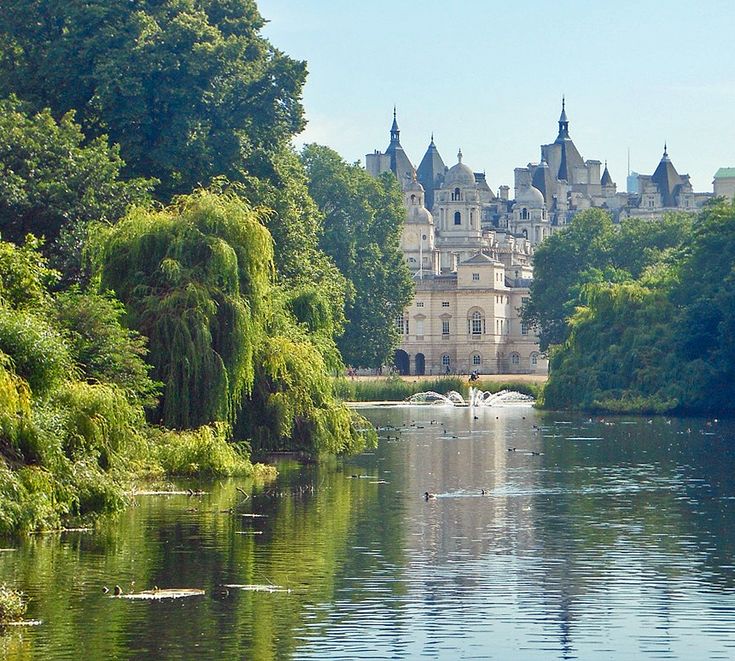 View of Horse Guards from St James's Park Regents Park London Aesthetic, London Parks Aesthetic, London Park Aesthetic, Buckingham Palace Aesthetic, London Countryside, Parks In London, London Buckingham Palace, London Palace, St James Palace