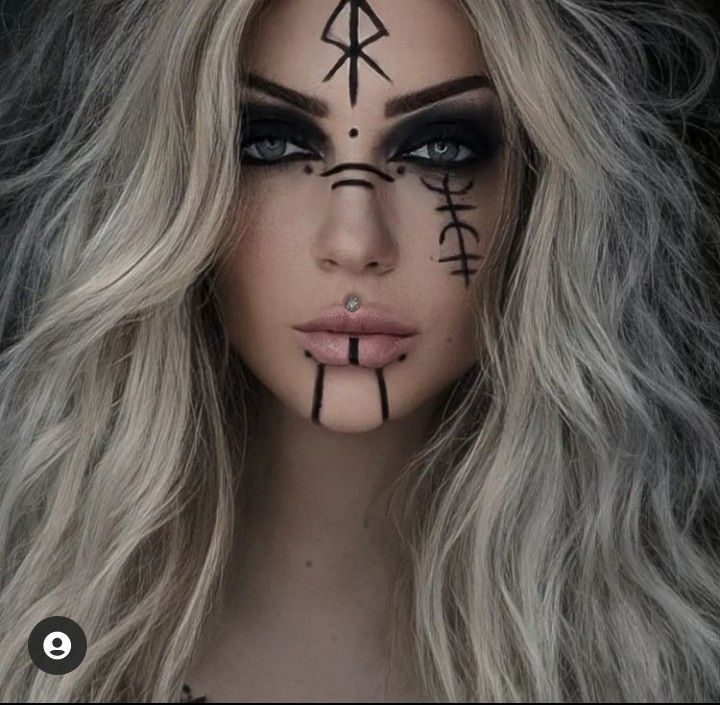 Easy Witchy Makeup Looks, Witchy Eye Makeup, Sea Witch Makeup, Edc Makeup Ideas, Pagan Makeup, Nordic Outfit, Fantasy Hairstyles, Warrior Makeup, Viking Halloween Costume