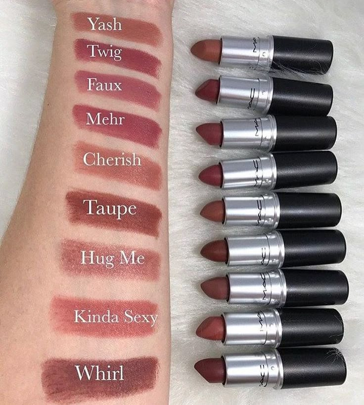 𝔓𝔦𝔫𝔱𝔢𝔯𝔢𝔰𝔱💋nicolecanchola 𝔜𝔬𝔲𝔱𝔲𝔟��𝔢🌹Nicole Canchola Mac Nude Lipstick, Matte Make Up, Mac Lipstick Swatches, Mac Lipstick Shades, Alat Makeup, Mac Lipsticks, Lipstick Kit, Halloween Makeup Easy, Lipstick Swatches