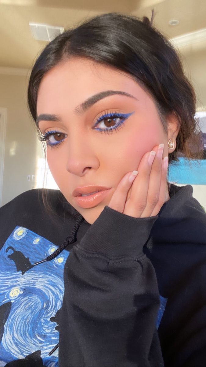 Blue Eyeliner Bottom Lid, Makeup Looks Blue Eyeliner, Prom Makeup Blue Eyeliner, Under Eye Blue Eyeliner, Coloured Winged Eyeliner, Blue Eyeliner Outfit, Makeup Ideas With Blue Eyeliner, Simple Blue Eyeliner Makeup, Blue Tightline Eyeliner