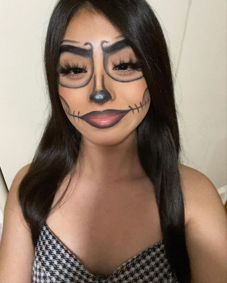 Easy Skeleton Makeup, Skull Makeup Tutorial, Holloween Makeup, Cute Halloween Makeup, Skeleton Makeup, Halloween Makeup Pretty, Make Up Ideas, Amazing Halloween Makeup, Face Makeup Tutorial