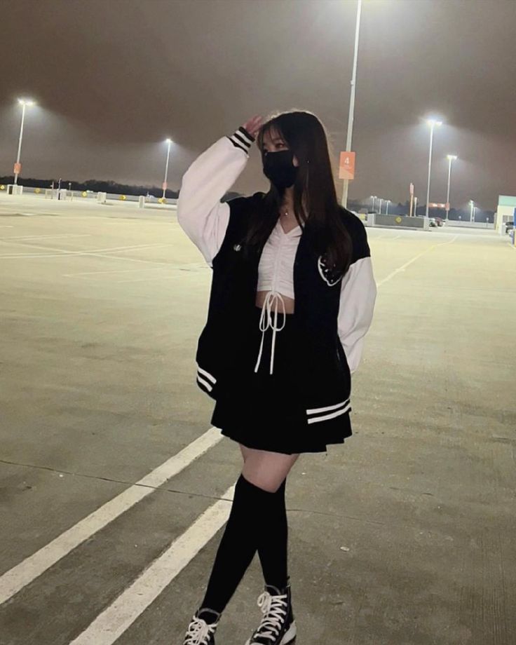 Turtleneck White, Rpw Girl, Aesthetic Poses, Outfit Kpop, White Nike Shoes, Solo Photo, Shorts Skirt, Black Turtleneck, White Nike