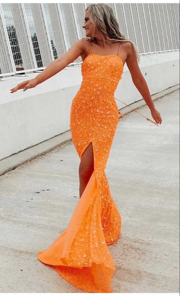 Prom Things, Houses Mansions, Orange Prom Dresses, Stunning Prom Dresses, Dream Dresses, School Dance, Prom Dress Inspiration, Cute Prom Dresses, Pretty Prom Dresses