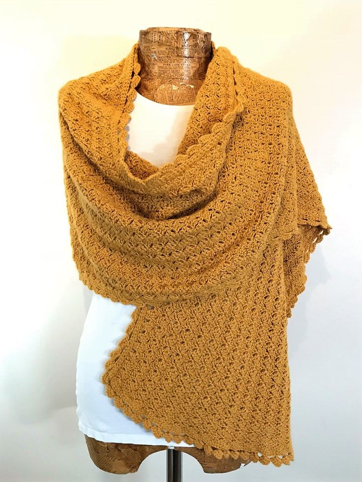 a knitted shawl with the text free pattern crochet wrap