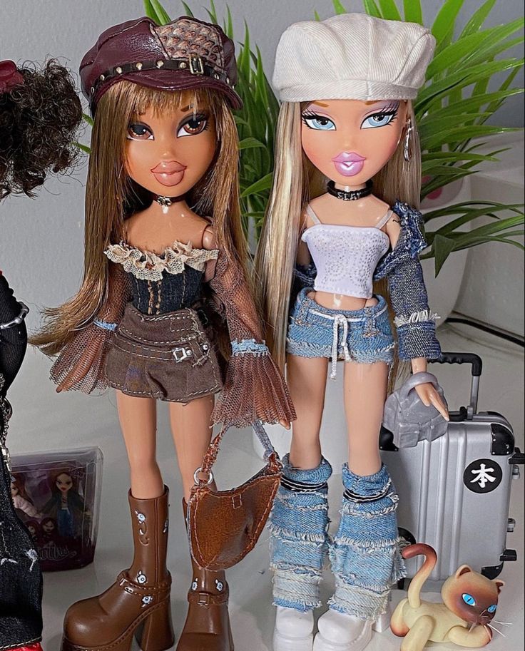 2000s Fashion Outfits Bratz, Bratz Skirt Outfit, Cloe Bratz Aesthetic Outfits, 2000s Fashion Bratz, Bratz Denim Outfit, Bratz Doll Restyle, Bratz Rave Outfit, Yasmin Bratz Aesthetic Outfits, Chloe Bratz Aesthetic Outfits