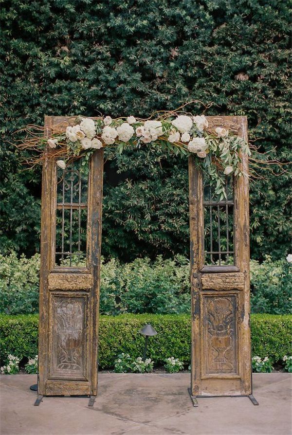 an old wooden door with flowers on it and the words, i do not know what this