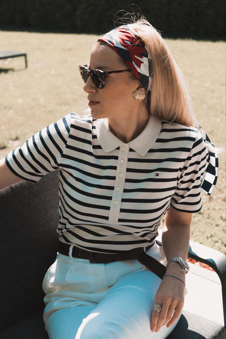 Striped Polo Shirt Outfit Women, Polo Outfits For Women Casual, Poloshirt Outfit Ideas Women, Polo T Shirts Women Outfit, Work Polo Shirt Outfit Women, Polo Women Outfit, Polo Style Women, White Polo Outfit Women, Polo Outfits For Women