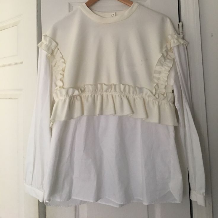 Brand New-Never Worn Zara Sz Xs Shirt. 3 Button Snap Closure On Back. Boxy Fit. Baggy Ish Oversized Style. Cream Middle Piece With Ruffle. Slight Stain From Rolling Rack On Front (See Photos 3 & 4). Great Over Leggings. Comes From A Smoke-Free + Pet-Free Home. White Ruffled Tops For Layering, White Crew Neck Blouse For Daywear, Fall White Ruffled Blouse, Casual Off White Ruffle Tops, White Ruffled Blouse For Fall, Zara Cotton Tops For Daywear, Long Sleeve Shirt With Ruffles For Day Out, Long Sleeve Ruffled Shirt For Day Out, Ruffled Long Sleeve Shirt For Day Out