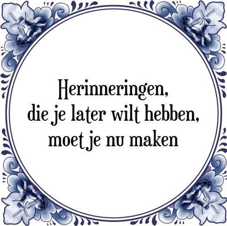 a blue and white frame with the words in german