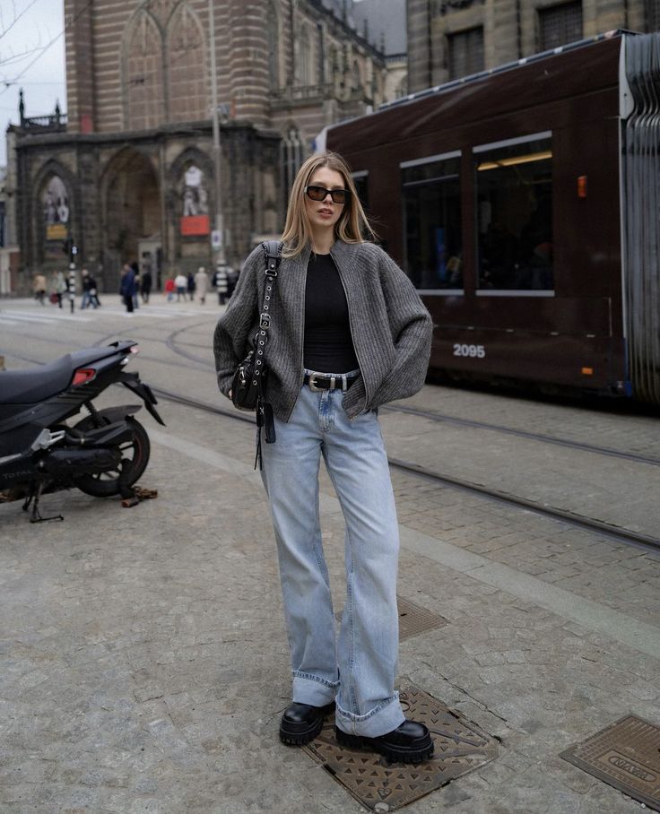 Dress Outfit Aesthetic, Spring Outfit Aesthetic, Black Jacket Outfit, Outfit Printemps, Outfit Inspo School, Girl Brown Hair, Comfy Spring Outfits, 90’s Outfits, Leopard Style