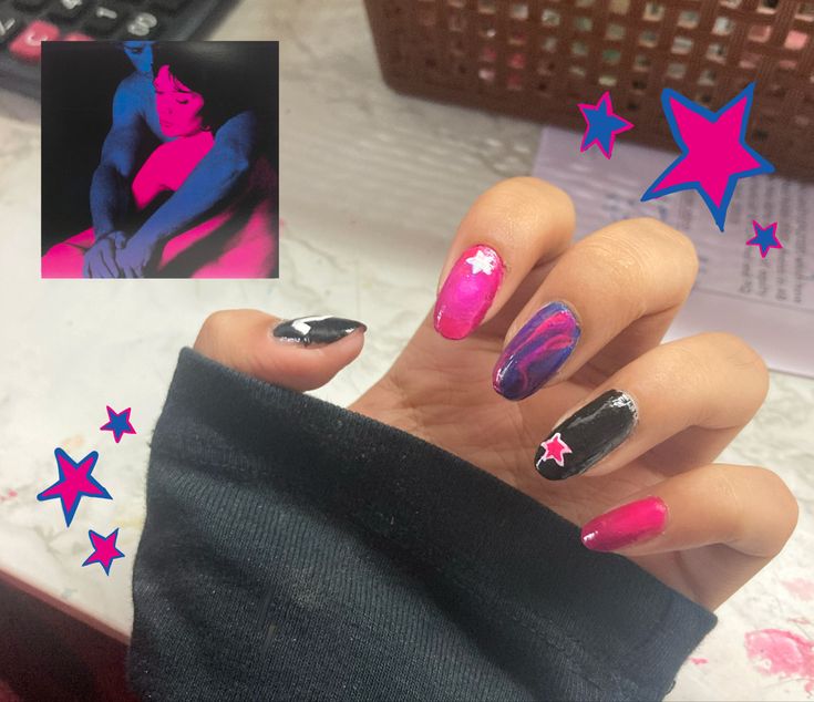 Nail art to girl band music aesthetic Artist Nails Design, Tv Girl Nails Idea, Tv Girl Inspired Nails, Mitski Nails Ideas, Tv Girl Makeup, Tv Girl Nails Design, Tv Girl Outfits, Tv Girl Nails, Deftones Nails