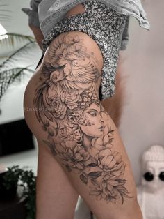 a woman's thigh with flowers on it