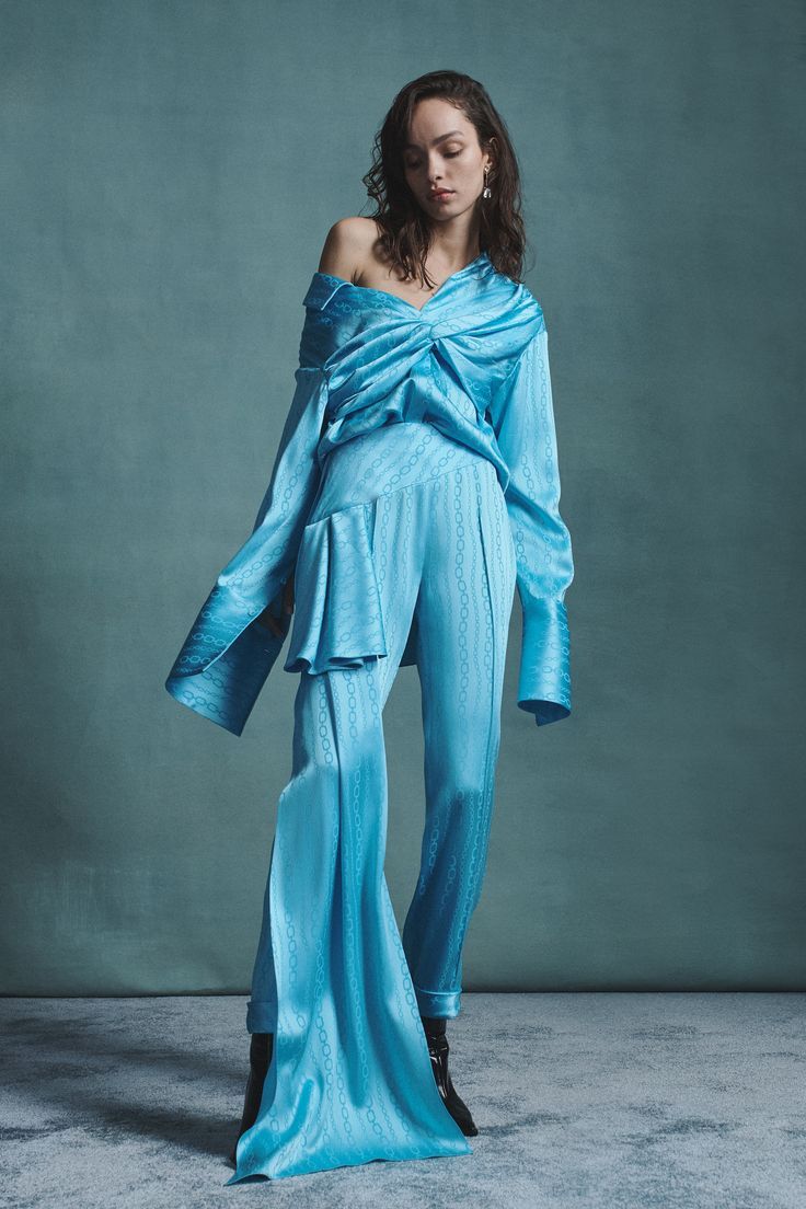 Hellessy Pre Fall 2022 Look 23 Full Blue Outfit, Cerulean Blue Outfit, Blue Fashion Editorial, Blue Monochromatic Outfit, Tony Burch, Ice Fashion, Kimberly Perry, Pool Snacks, Boogie Wonderland