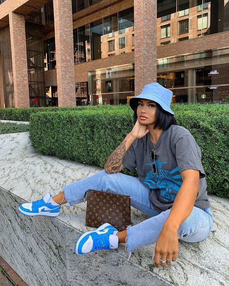 Low Jordan 1 Outfit, Air Jordan Low Outfit, Jordan 1 Lows Outfit Women, Low Dunks Outfit, Jordan 1 Low Outfit, Nike Dunk Low Outfit, Dunks Outfit Woman, Dunk Outfits, Blue Dunks