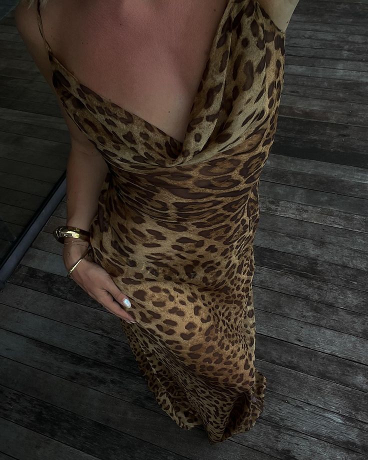 🐆👙🐠🩵 • • • • #minimalfashionstyle #outfitsinspos #newhair #springoutfit #minimalmood #discover #explorer #ootdmagazine #fashioninspo #fashioninspired #thatgirl #bobhair #swimsuits #seychelles #holidays Leopard Print Aesthetic, Cheetah Print Outfits, Tube Top And Skirt, Aesthetic Story, Leopard Print Outfits, Sweaters Vintage, High Waist Long Skirt, Print Aesthetic, Skirts Midi High Waisted