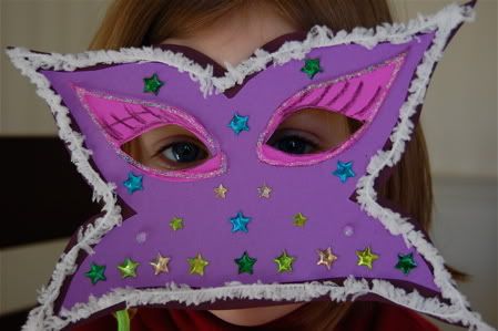 Kids' Crafts for Fat Tuesday Psr Activities, Gifts Kids Can Make, Library Program Ideas, Kids Holidays, Educational Play, April Showers Bring May Flowers, Montessori Education, Library Programs, Mardi Gras Mask