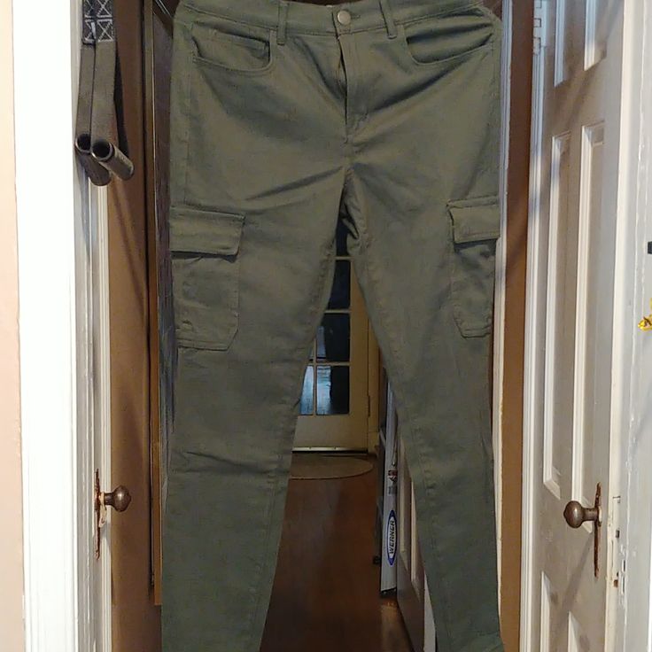 Size 28, Olive, Approx 37" Long, 2 Side Pockets Mid-rise Fitted Utility Pants, Fitted Mid-rise Utility Pants, Fitted Mid-rise Pants With Cargo Pockets, Fitted High Rise Utility Bottoms, Fitted High Rise Bottoms With Side Pockets, Mid-rise Fitted Cargo Pants, Fitted Mid-rise Cargo Pants, Mid-rise Fitted Work Pants With Cargo Pockets, Fitted Mid-rise Work Pants With Cargo Pockets