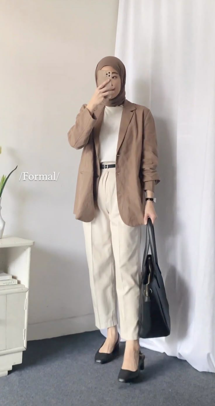 Outfit Kantor, Modest Work Outfits, Outfit Ngampus, New Hijab, Stylish Outfits Casual, Casual Work Outfits Women, Muslim Outfits Casual, Office Casual Outfit, Hijab Style Casual