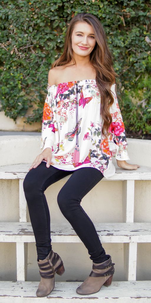 Bohemian Off-shoulder Spring Tops, Summer Off-shoulder Floral Print Blouse, Summer Off-shoulder Floral Blouse, Off-shoulder Summer Blouse With Floral Print, Spring Long Sleeve Off-shoulder Top With Ruffles, Spring Off-shoulder Top With Long Sleeves And Ruffles, Off-shoulder Printed Blouse For Vacation, Printed Off-shoulder Blouse For Vacation, Summer Floral Print Off-shoulder Top