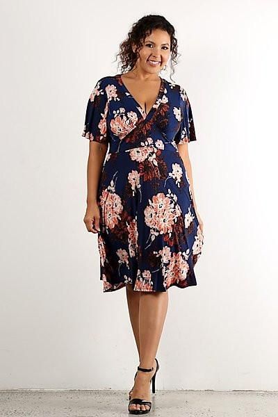 Navy blue floral dress royal curves My Royal Closet #floral #floraldress #fashion #curves #plussizefashion #curvyoutfits #dresses #summer #outfits Short Girl Outfits, Royal Closet, Wedding Dresses Plus, Ivory Lace Top, Pinstripe Jumpsuit, Business Casual Wear, Navy Blue Floral Dress, Dresses Maternity, Floral Printed Dress