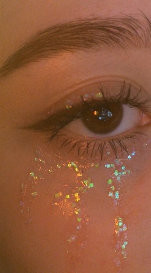 Cute Euphoria Makeup, Euphoric Eye Makeup, How To Do Euphoria Makeup, Euphoria Make Up Ideas, Rhinestone Makeup Euphoria, Make Up Inspo Euphoria, Face Art Makeup Aesthetic, Euphoria Makeup Easy, Euphoria Party Looks