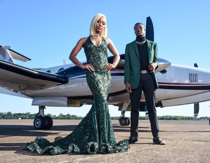 Emerald Green Prom Dress Black Couple, Green Prom Dress Black Couple, Emerald Green Prom Couple Black, Green Prom Black Couple, Green And Black Prom Couple, Emerald Prom Couple, Emerald Green Couple Outfits, Green Prom Couple Outfit, Dark Green Prom Couple