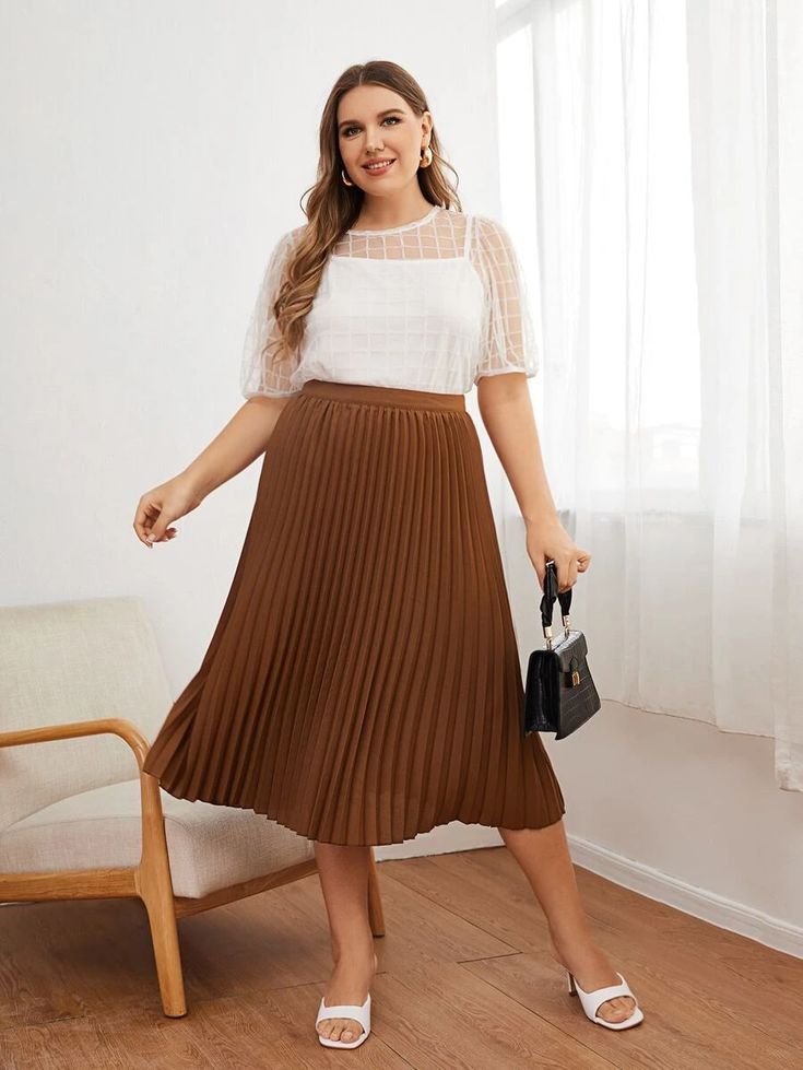 Accordian Pleated Skirts, Pleated Midi Skirt Outfit Plus Size, Pleaded Skirts Plus Size, Plus Size Pleated Skirt Outfits, Pleated Midi Skirt Plus Size, Casual A-line Voluminous Pleated Skirt, Pleated Skirt Outfit Summer, Flowy Midi-length Pleated Skirt With Lining, Travel Outfit Plus Size