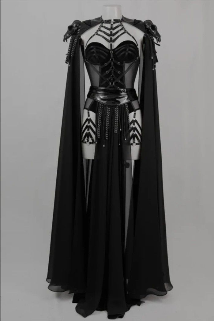 Black Battle Outfit, Priestess Costume, Dnd Outfits, Dark Priestess, Halloween Ideias, Rp Outfits, Sith Lord, Halloween 2022, Fantasy Gowns