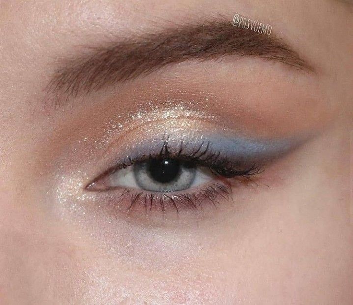 Grey And Blue Eye Makeup, Eyeshadow For Light Blue Dress, Cute Blue Eye Makeup, Simple Light Blue Makeup, Hoco Makeup Ideas For Blue Dress, Light Blue Silver Makeup, Eye Makeup For Blue Eyes Blonde Hair, Prom Makeup For Blue Eyes Green Dress, Blue Formal Makeup