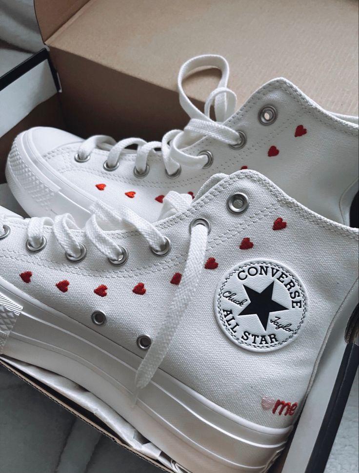 Girly Converse, Vans Aesthetic, Converse Aesthetic, Cute Converse, Converse High Top, Trendy Shoes Sneakers, High Top Converse, Preppy Shoes, Wonderland Quotes