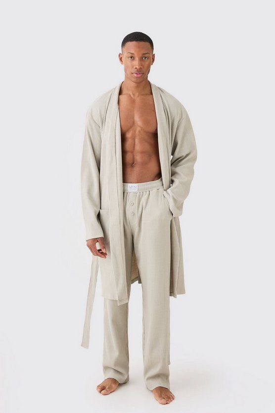 There is nothing better than getting home, out of your outfit and into your loungewear. Whether you are working from home or just spending some quality time with yourself, our selection of men's lounge sets is here to make your time at home comfortable without making you feel dull and shabby. The ultimate loungewear piece? Onesies, of course! We guarantee that hardly anyone will see you rock your onesie, so now is your choice to go all out with bright colours, eye-catching prints and over the top patterns.Style: Loungewear SetDesign: Fabric InterestFabric: WaffleDetail: Waffle KnitNeckline: CowlSleeve Length: Long Sleeve Lounge Wear Men, Mens Silk Pajamas, Time With Yourself, Lounge Fashion, Mens Nightwear, Suits Prom, Going Out Trousers, Tall Pants, Mens Loungewear