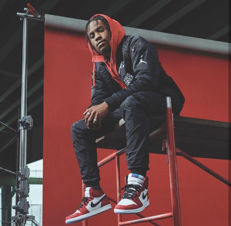 Streetwear Pose Men, Streetwear Photoshoot Ideas Men, Shameik Moore, Yeezy Bred Outfit Men, Men Red Outfit Street Styles, Men’s Streetwear Poses, Jordan 1 Outfit, Jordan Outfit, Chinos Style