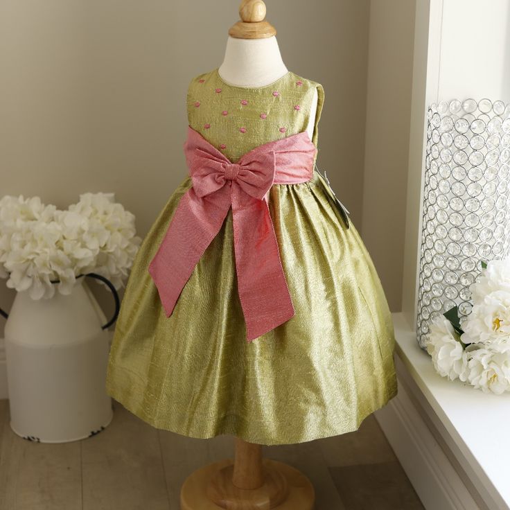 This 100% Raw Dupioni Silk Dress In Size 2t Is Gorgeous! The Chartreuse Green Is Lovely! The Deep Coral Pink Accents Make This Dress Fit For A Little Princess. A Wide Coral Pink Sash And Bow Adorn The Front Of The Dress. Matching Embroidered Circles Embellish The Bodice. The Rounded Neckline Is Trimmed In A Matching Piping. The Back Has A Three Button Closure Done In Matching Green Pearlized Buttons With The "Luli" Trademark Inscribed. A Matching Green Silk Fabric Belt With Two Buttons Adds The Elegant Pink Princess Dress For Christmas, Holiday Pink Sleeveless Princess Dress, Pink Princess Christmas Dress, Pink Princess Dress For Dress-up Holiday, Elegant Sleeveless Pink Holiday Dress, Elegant Pink Sleeveless Holiday Dress, Pink Holiday Dresses For Festive Occasions, Pink Christmas Dress For Dress-up, Pink Princess Dress For Holiday