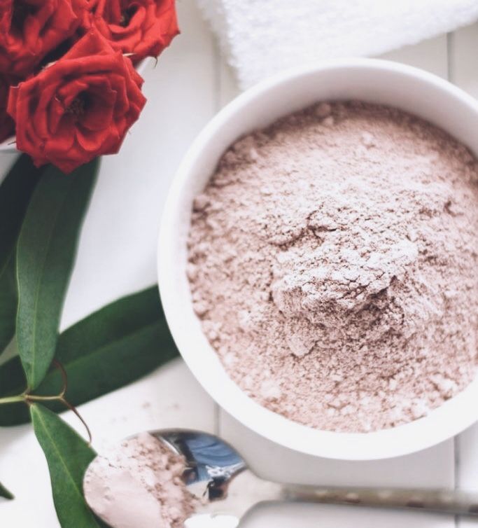 DIY Rose Clay Face Mask For Glowing & Clear Skin Rose Clay Face Mask, Glowing Clear Skin, Rose Powder, British Rose, Avocado Face Mask, Tumeric Face Mask, Aloe Vera Face Mask, Glowing Skin Mask, Face Care Tips