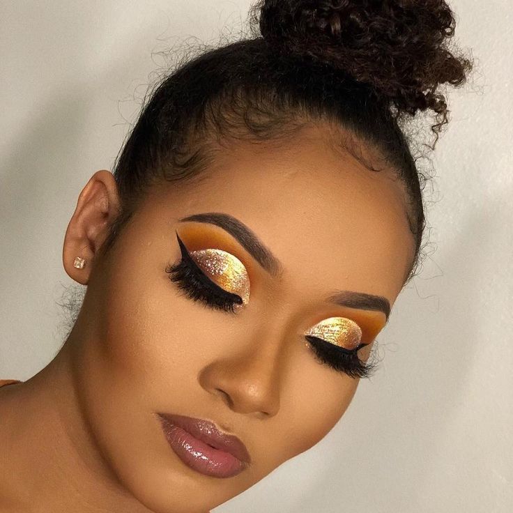 I’m literally obsessed with this look @mua_ttt_tia did using our White Gold pigment ! Order yours now and see what the hype is about… White And Gold Eyeshadow Looks, Black And Gold Eyeshadow Looks, Gold And White Makeup, White And Gold Makeup, Black Wedding Makeup, Gold Eyeshadow Looks, Black Bridal Makeup, Golden Eye Makeup, Black Makeup Artist