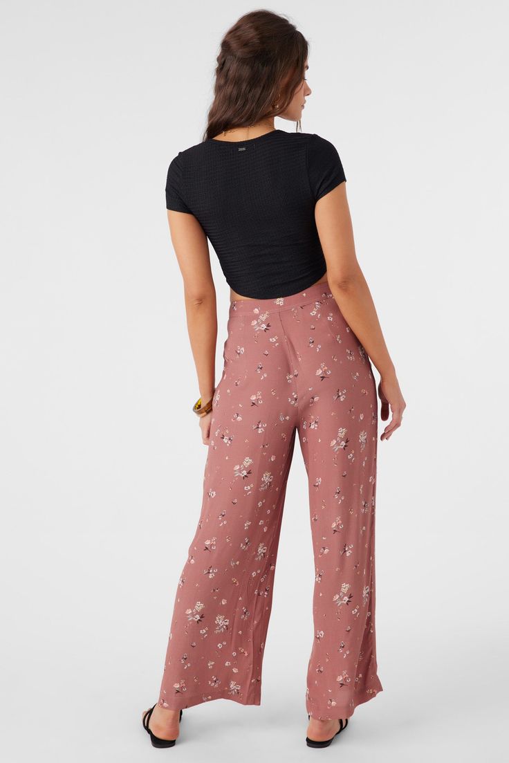 Laid-back, flowy woven pant that radiates effortless style. It features a wide leg fit and allover print. O'Neill Women's woven pant 28" Inseam 12" Rise Front patch pockets Mid-rise with zipper and button fly Wide-leg fit Allover print 100% Viscose crepe Gauze Clothing, Spring Suit, Girl Beanie, Denim Sweater, Gauze Dress, Woman Weaving, Top Graphic Tees, Womens Clothing Sizes, Swim Dress