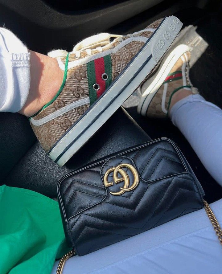 Gucci Shoes Outfit, Dior Store, Gucci Outfit, Luxury Bags Collection, Fashion Shoes Heels, Handbag Essentials, Old Fashion Dresses, Gucci Sneakers, Burberry Shoes