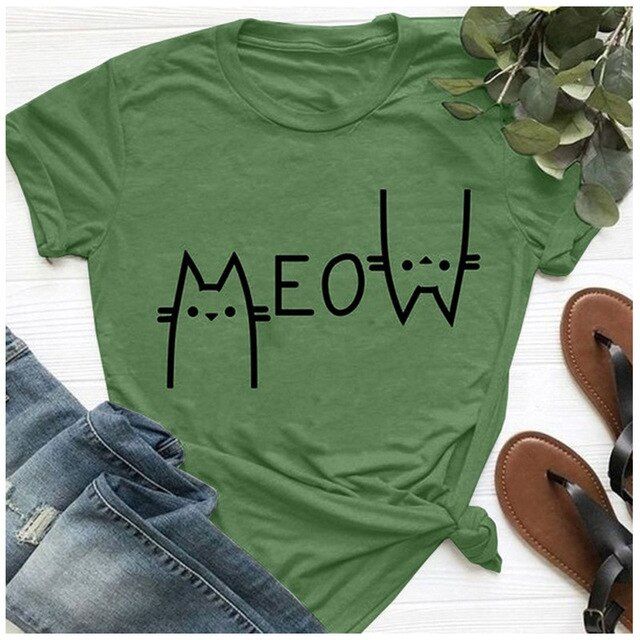 Cat Tee Shirts, Cute Shirt Designs, Cat Tee, Cat T Shirt, Cricut Creations, Cat T, Kawaii Clothes, Green Pattern, Cute Tshirts