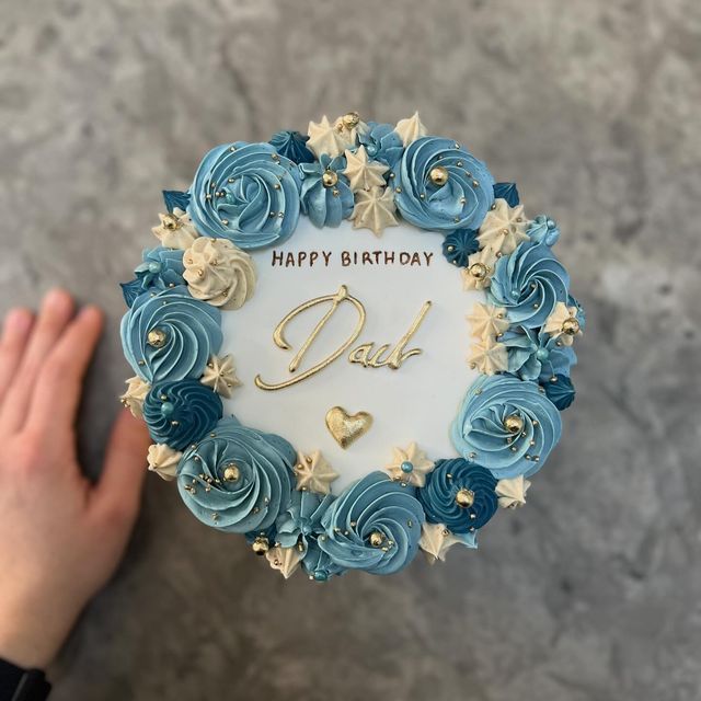 a birthday cake with blue icing and white frosting on the top that says happy birthday dad