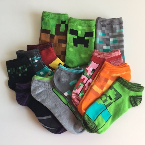 Creeper Outfits, Minecraft Clothes, Geeky Clothes, Silly Socks, Silly Clothes, Cute Socks, Dream Clothes, Dream Wardrobe, Fitness Inspo