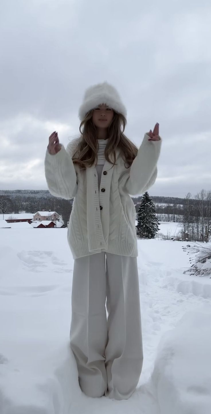 Winter Spa Outfit, Snow Angel Outfit, White Fluffy Coat Outfit, White Cozy Outfit, Blue And White Winter Outfit, White Fuzzy Sweater Outfits, White Faux Fur Coat Outfit, Sweatshirt Photoshoot Ideas, All White Outfit Winter