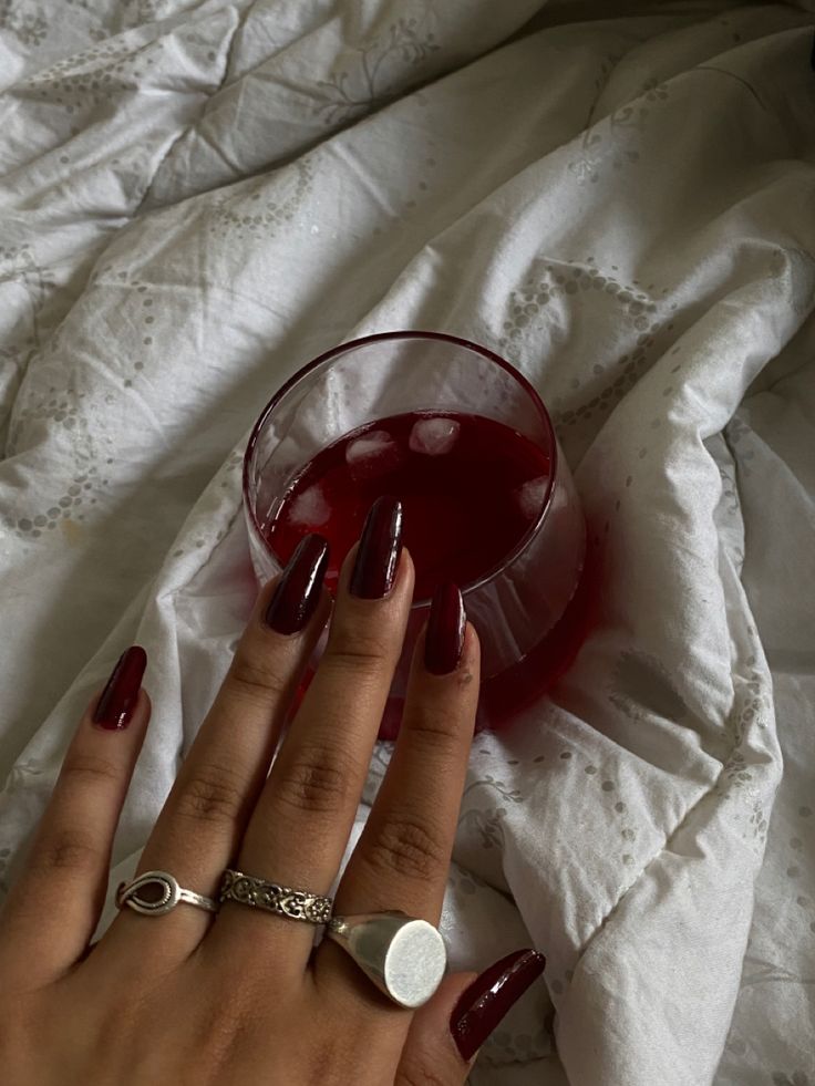 Cherry Red Nails Acrylic, Nails Aesthetic 90s, Maroon Almond Nails, Purple And Red Nails, Cherry Cola Nails, Morocco Fits, Stiletto Nails French, Dark Cherry Red Nails, Cinnamon Nails