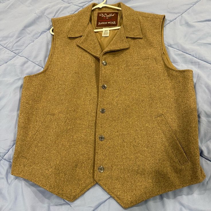 Walls Vest Large Chest 42-44, Excellent Condition Worn Once Classic Fall Vest With Pockets, Casual Single-breasted Fall Vest, Wool Vest Outerwear For Fall, Casual Wool Vest Outerwear, Casual Sleeveless Wool Outerwear, Classic Single-breasted Vest For Fall, Vintage Sleeveless Winter Outerwear, Vintage Workwear Vest Outerwear, Classic Wool Vest For Spring