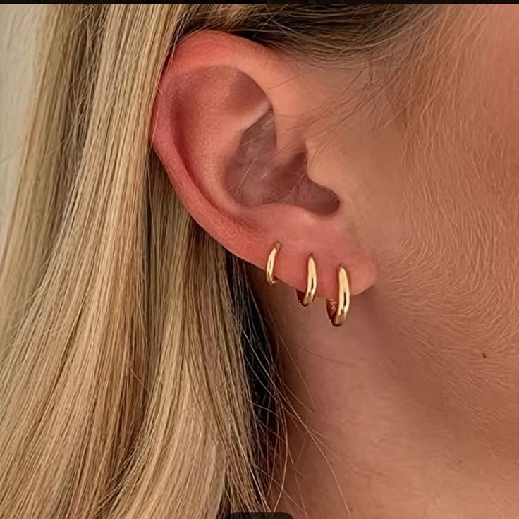 Brand New Gold Hoop Earring Set Open To Offers Triple Piercing, Earrings Stack, Second Ear Piercing, Double Ear Piercings, Gold Huggie Hoop Earrings, Black Hoops Earrings, Second Piercing, Small Gold Hoop Earrings, Earring Inspo