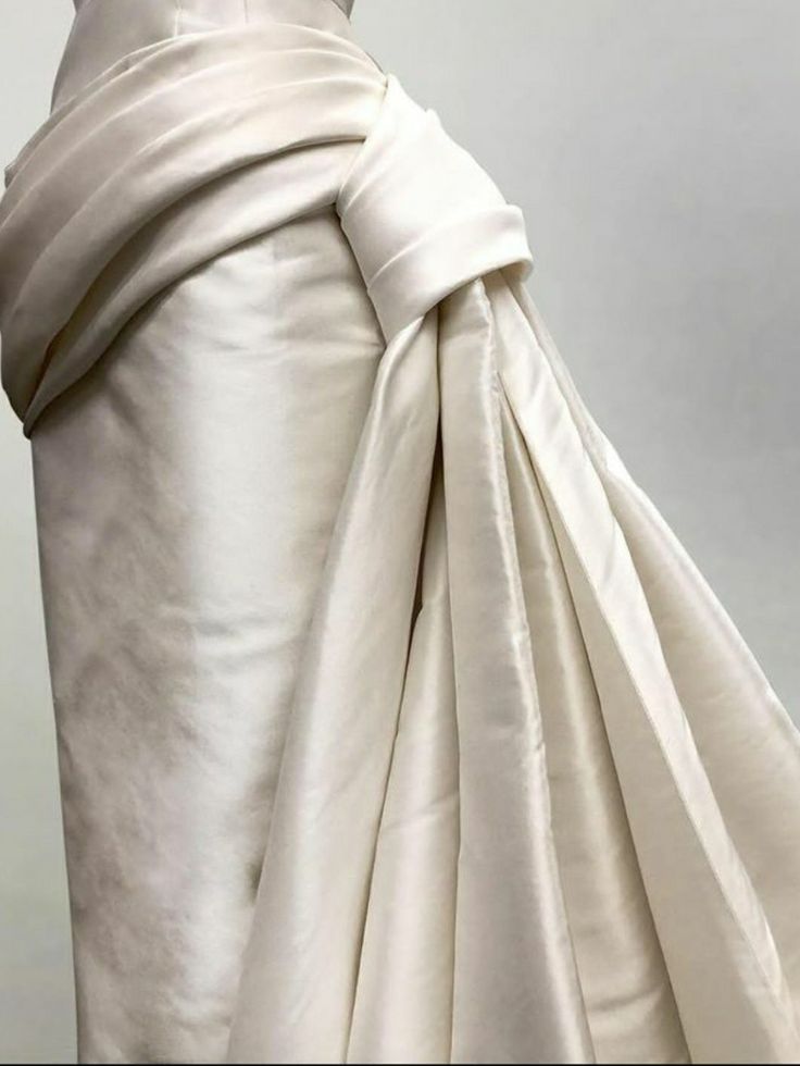 Strapless Ruffle Dress, Draping Fashion, Gown Inspiration, Couture Details, Fashion Inspiration Design, Fashion Sewing Pattern, Gala Dresses, Fashion Attire, Fashion Design Clothes