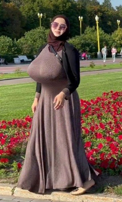 The Group Chat, Goth Outfit Ideas, Three Kingdoms, The Last Laugh, Hijab Fashionista, Arabian Beauty, Arabian Beauty Women, Pin Up Outfits, Muslim Women Fashion