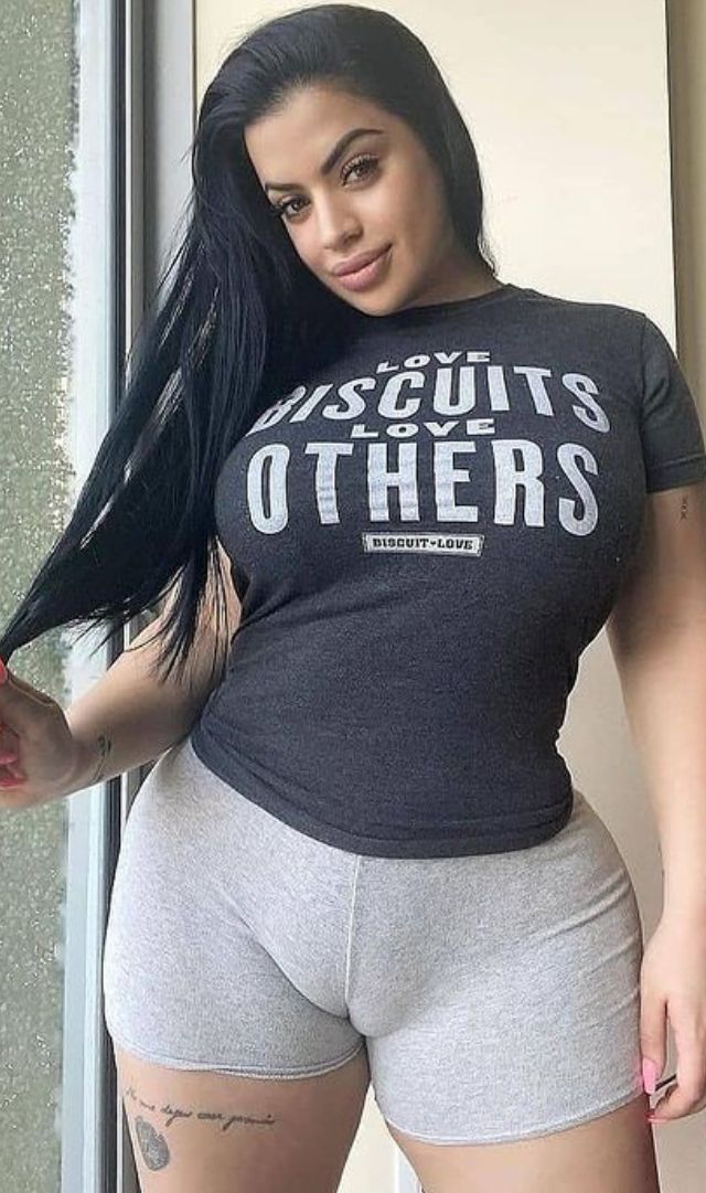 See Threw Shirt Outfit, See Threw Shirt, Plus-koon Muoti, Look Kylie Jenner, See Threw, Fitness Wear Outfits, Curvy Women Outfits, Seductive Clothes, Curvy Women Jeans